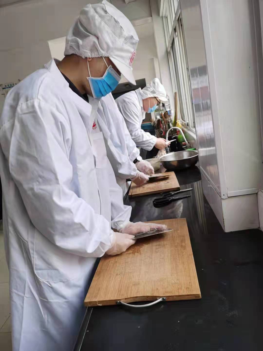 工作图片2.jpg 工作图片2.jpg